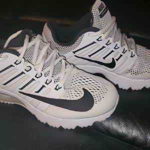 White Nike Airmax running shoes size 6.5